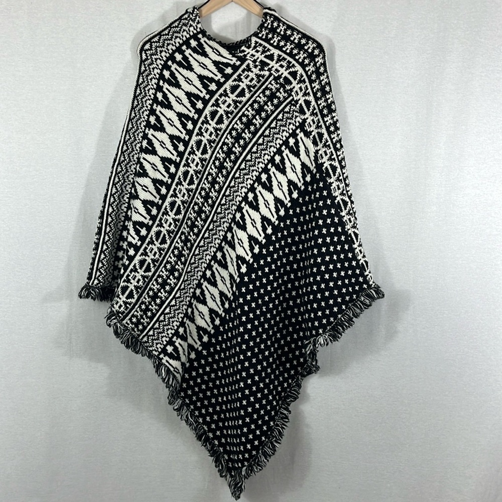 GioGio Wool Alpaca Blend Pullover Poncho Sweater Nordic Fringe NWT Size L/XL